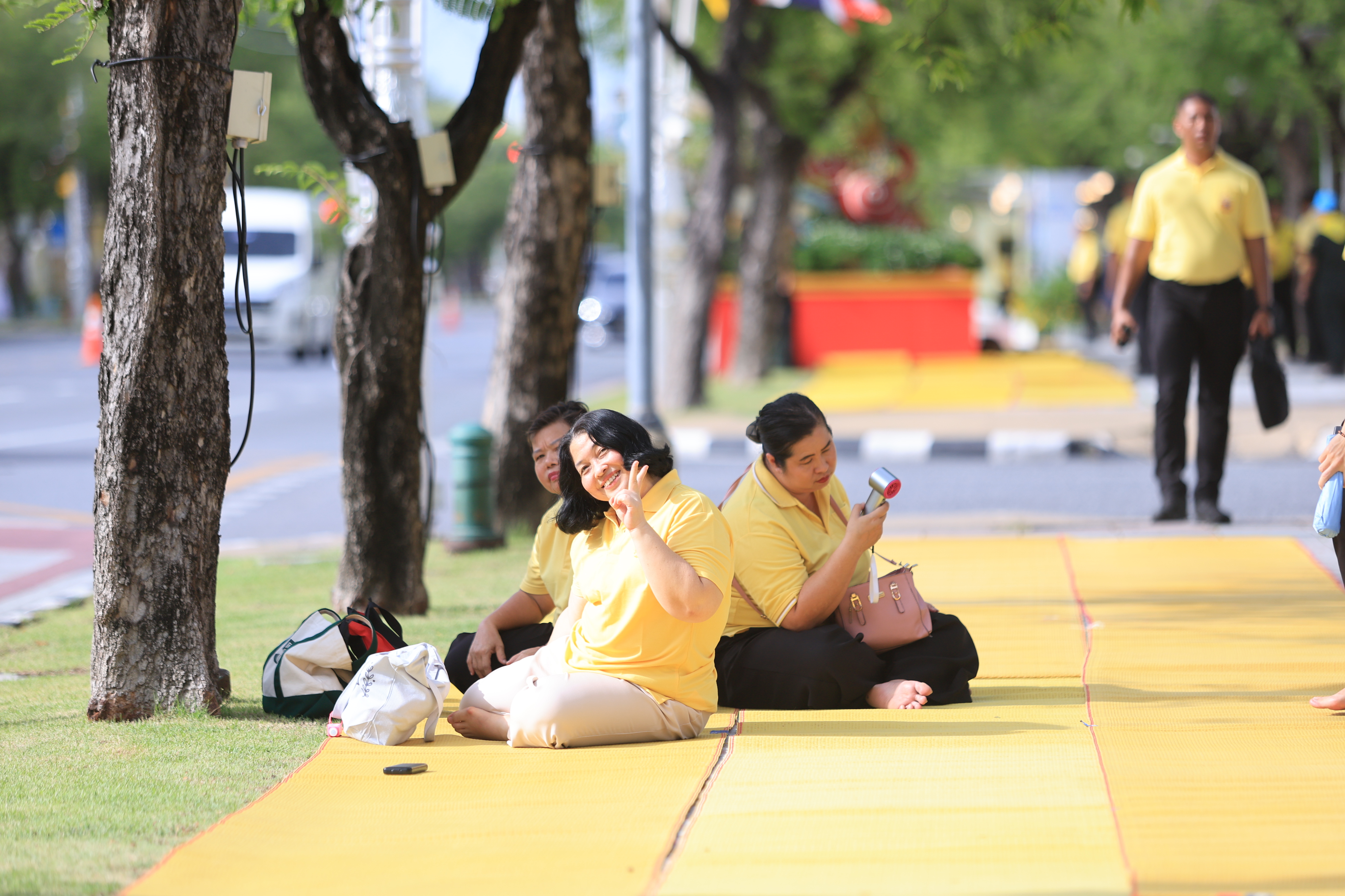 title - ส.ป.ก. ร่วมเฝ้ารับเสด็จฯ พระบาทสมเด็จพระเจ้าอยู่หัว และ สมเด็จพระนางเจ้า ฯ พระบรมราชินี เนื่องในโอกาสเสด็จพระราชดำเนินไปในการ พระราชพิธีเฉลิมพระชนมพรรษา 28 กรกฎาคม 2569